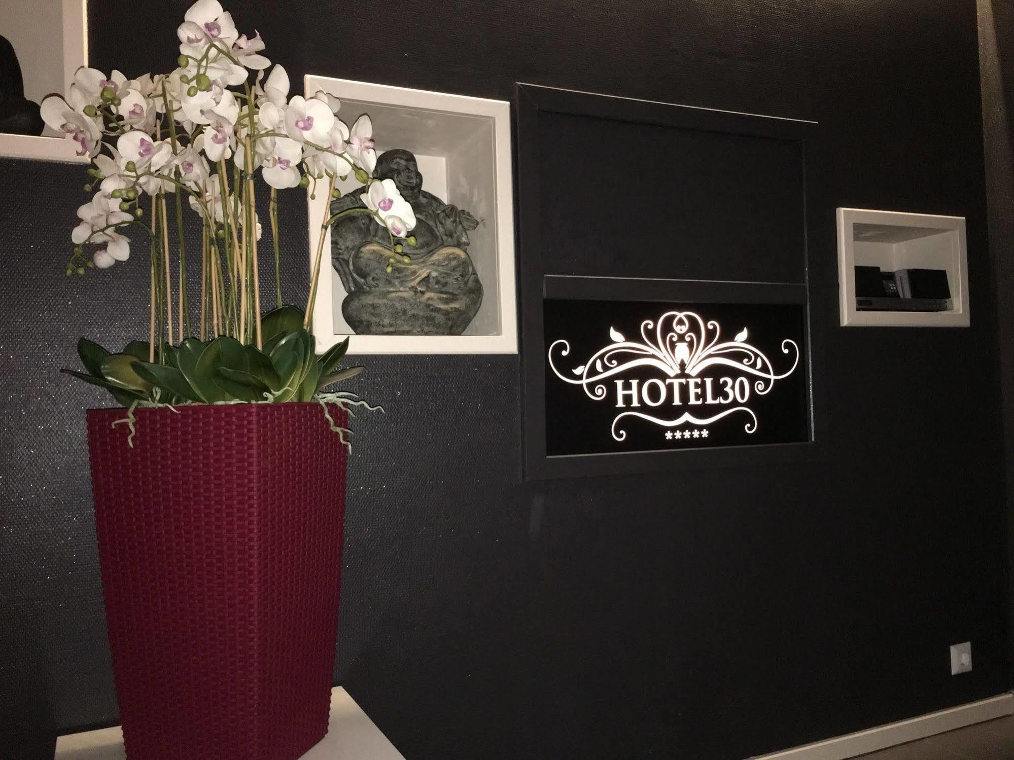 Hotel30 - Adults Only อันเนนไฮม์ ภายนอก รูปภาพ